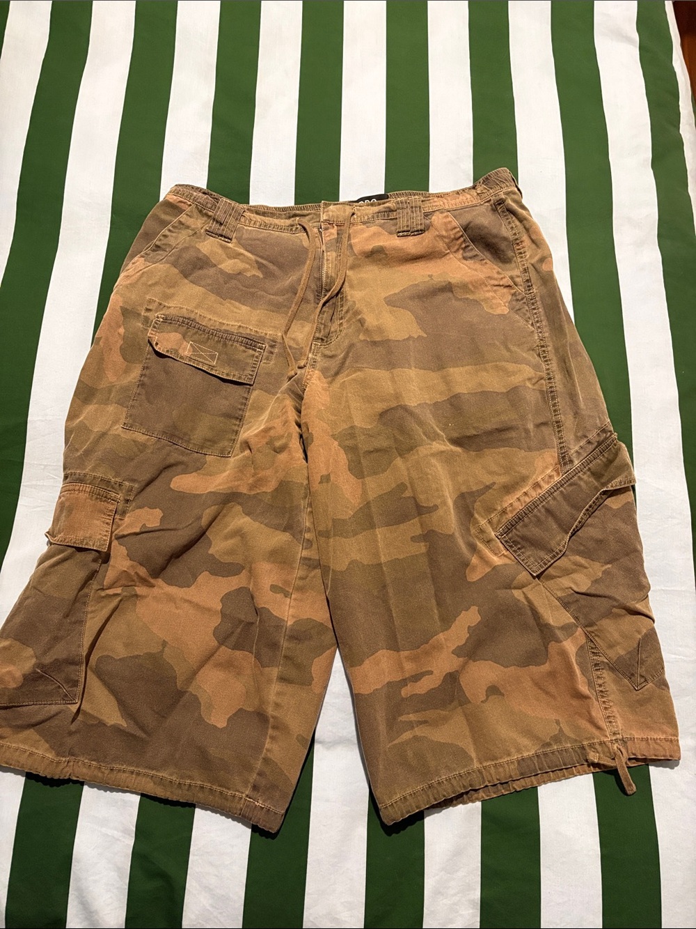 Urban Outfitters Detroit Camouflage cropped cargo pants